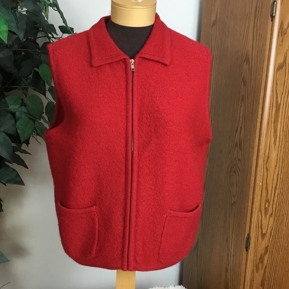 Specialty Collection Authentic Classics L 100% wool red zip up vest